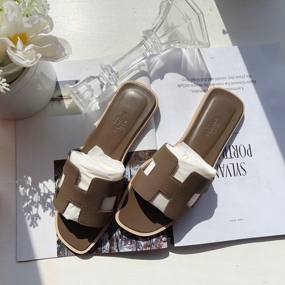 Hermes Oran Canvas Slides - Picture 2 of 3